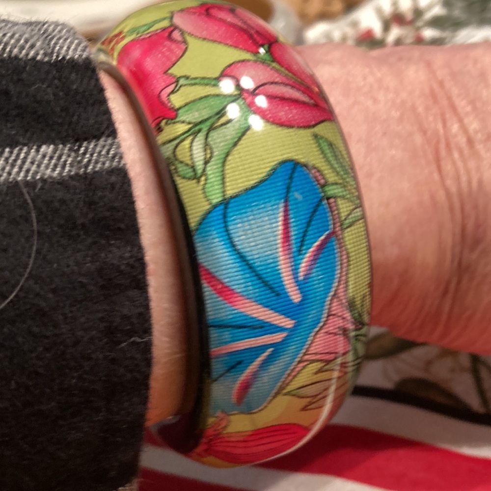 Floral Patterned Bangle Bracelet